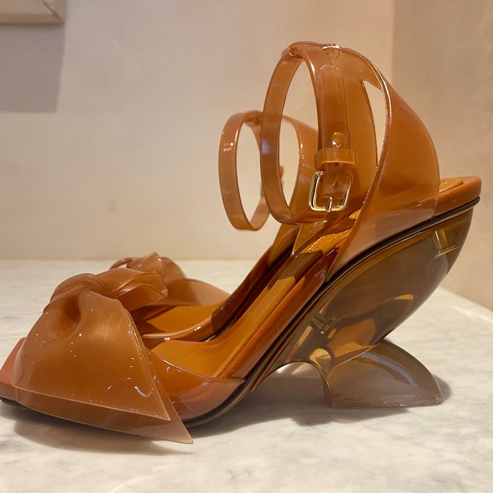 ZIMMERMAN SPRING COLLECTION 2023 WONDERLAND Jelly Bow Wedge 85 in Brandy